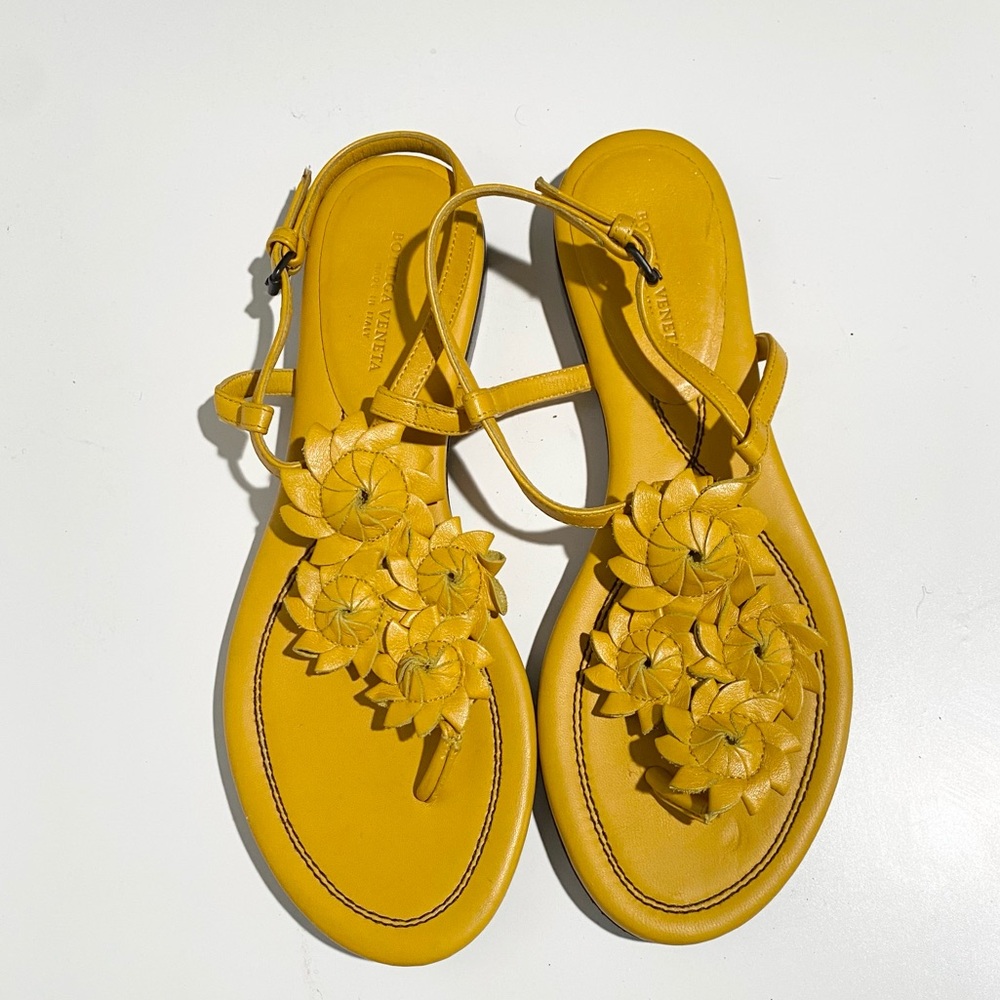 Bottega Veneta Yellow Leather Flower Cutout Sunset Flat Sandals 37 - Picture 5 of 7